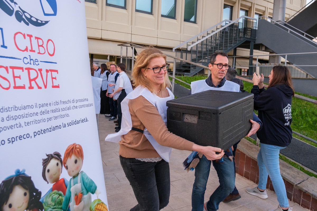 Nissan Italia e ACLI Roma: un ponte di solidarietà a Cinecittà Nissan Italia e ACLI Roma: un ponte di solidarietà a Cinecittà