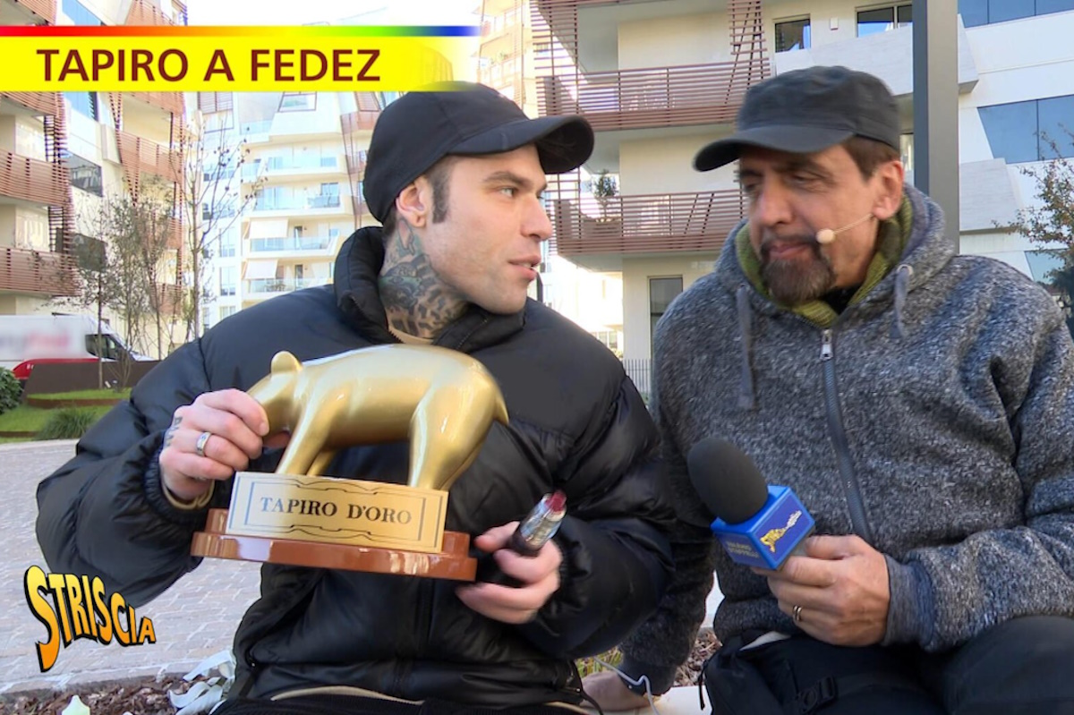 Fedez e l’ennesimo tapiro d’oro: “Muschio Selvaggio chiude con una diffida” Fedez e l’ennesimo tapiro d’oro: “Muschio Selvaggio chiude con una diffida”