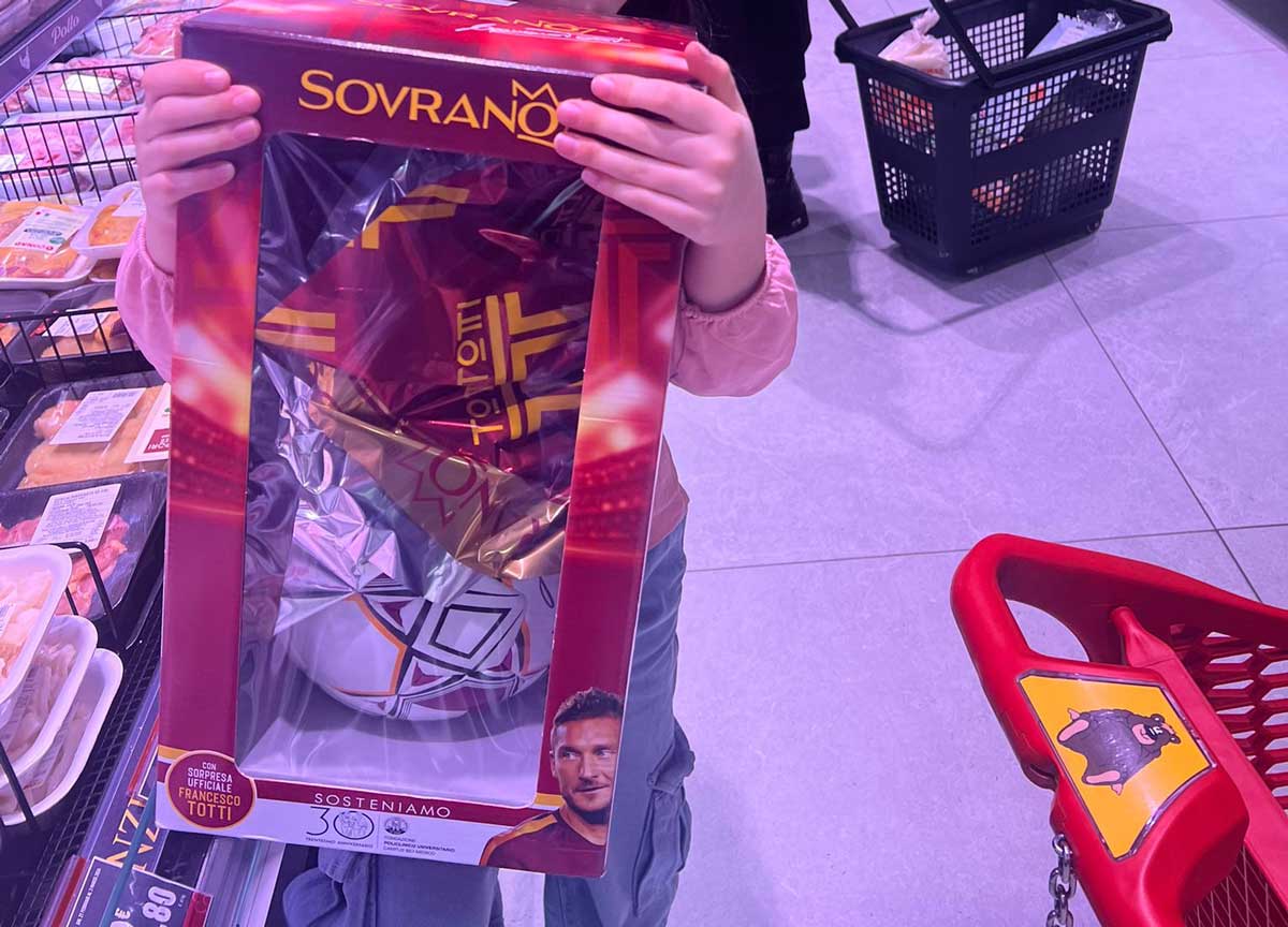 Totti come Ferragni, bufera Codacons sull’uovo di Pasqua: donazione da 30 cent Totti come Ferragni, bufera Codacons sull’uovo di Pasqua: donazione da 30 cent