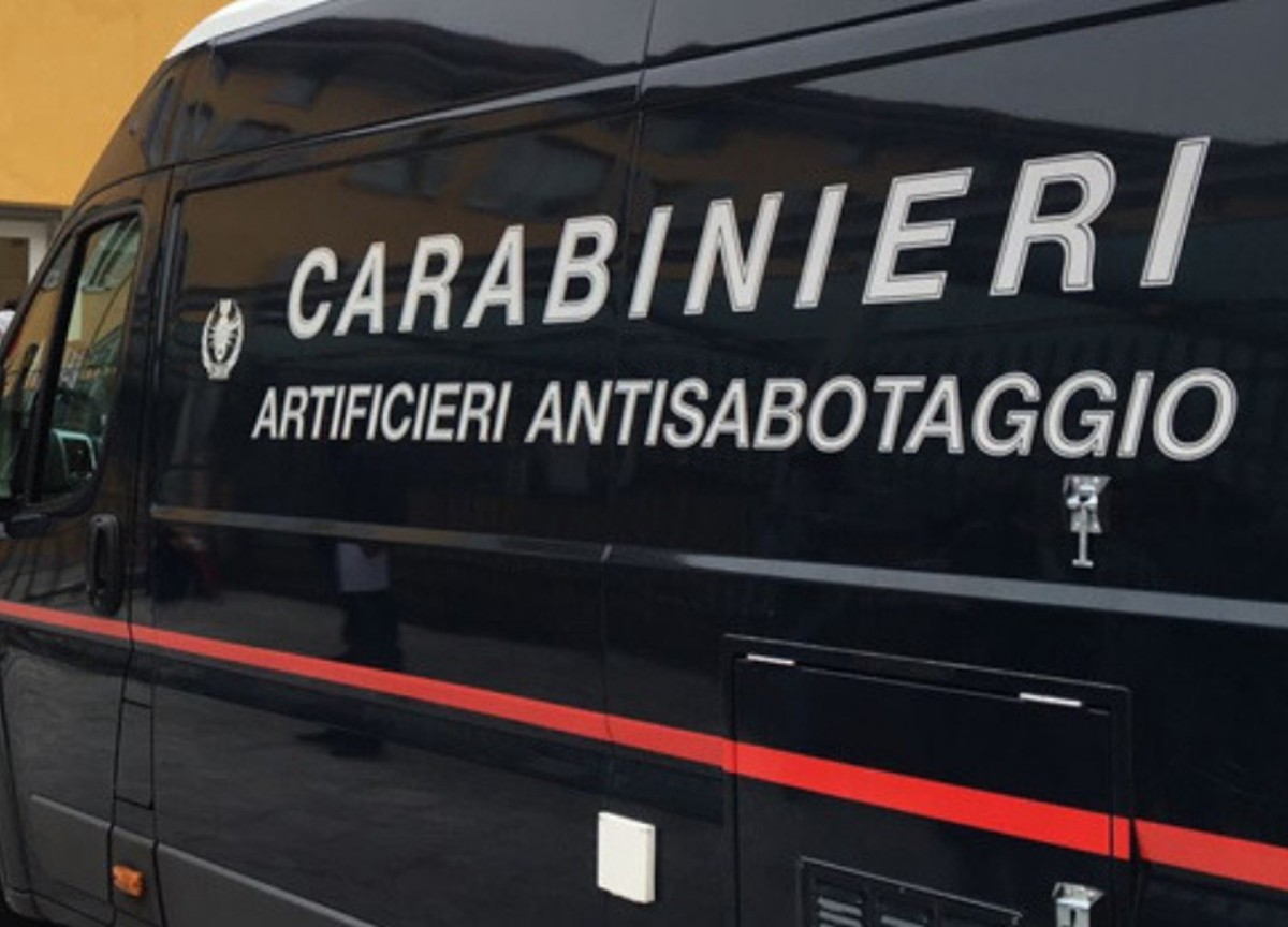 Allarme bomba al Mibact: evacuato tutto il Ministero, artificieri in azione Allarme bomba al Mibact: evacuato tutto il Ministero, artificieri in azione