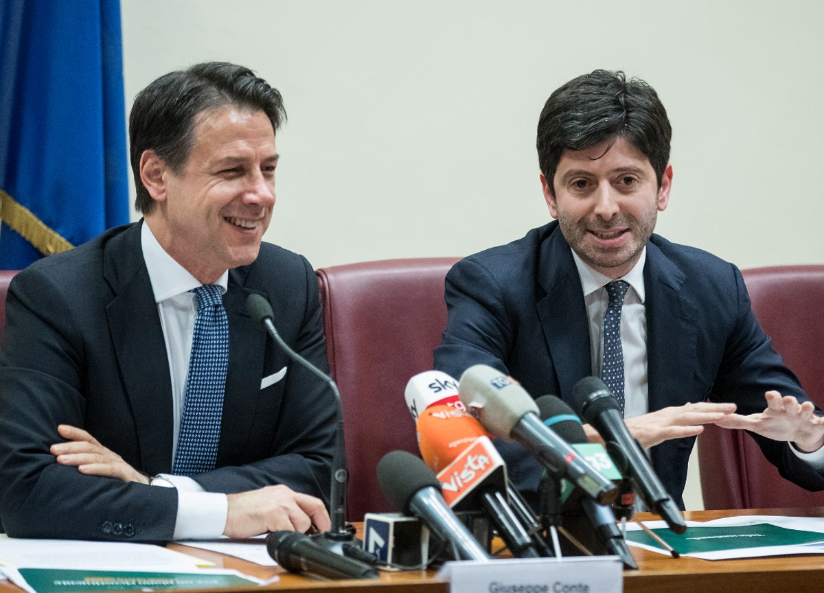 Basilicata, Speranza: “I no vax mi minacciano ancora di morte” Basilicata, Speranza: “I no vax mi minacciano ancora di morte”