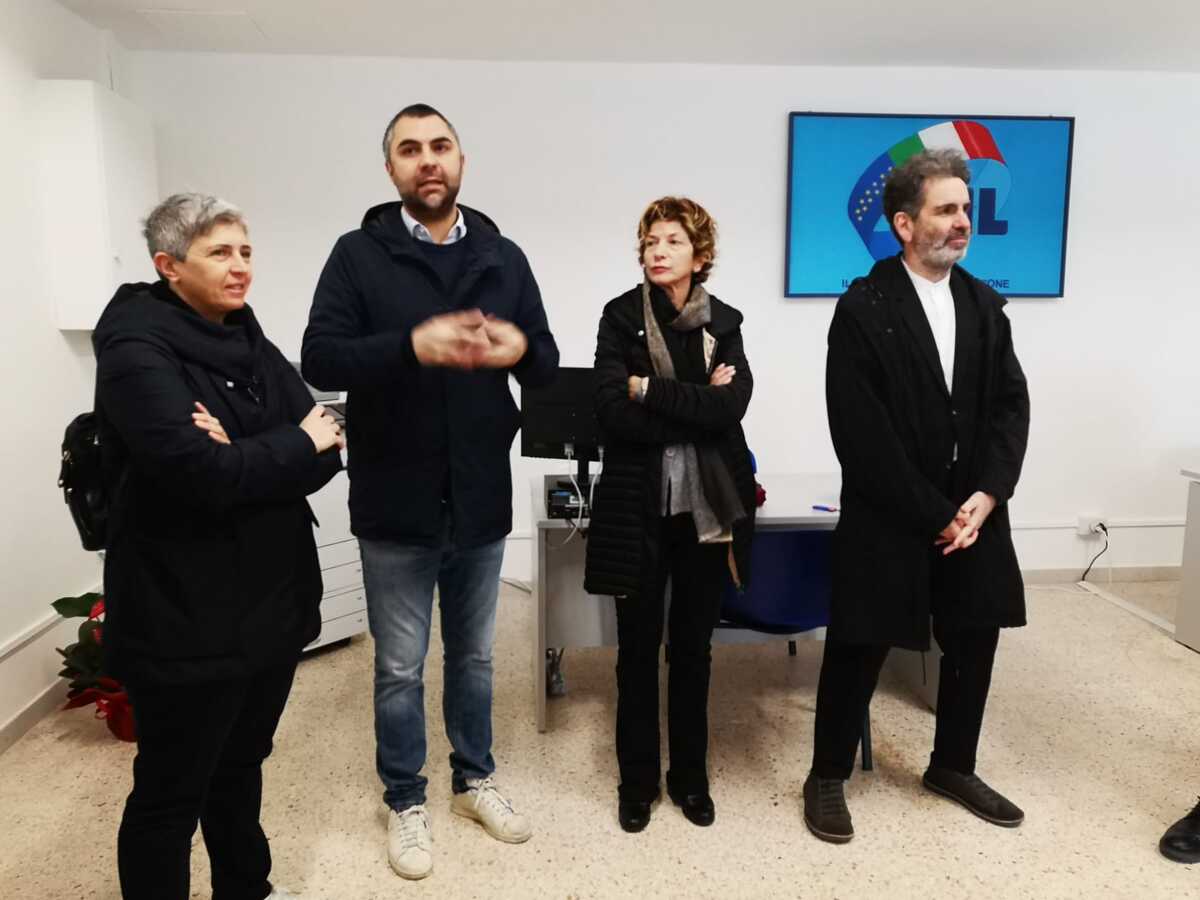 UIL, taglio del nastro per la nuova sede nella zona 167 di Lecce UIL, taglio del nastro per la nuova sede nella zona 167 di Lecce