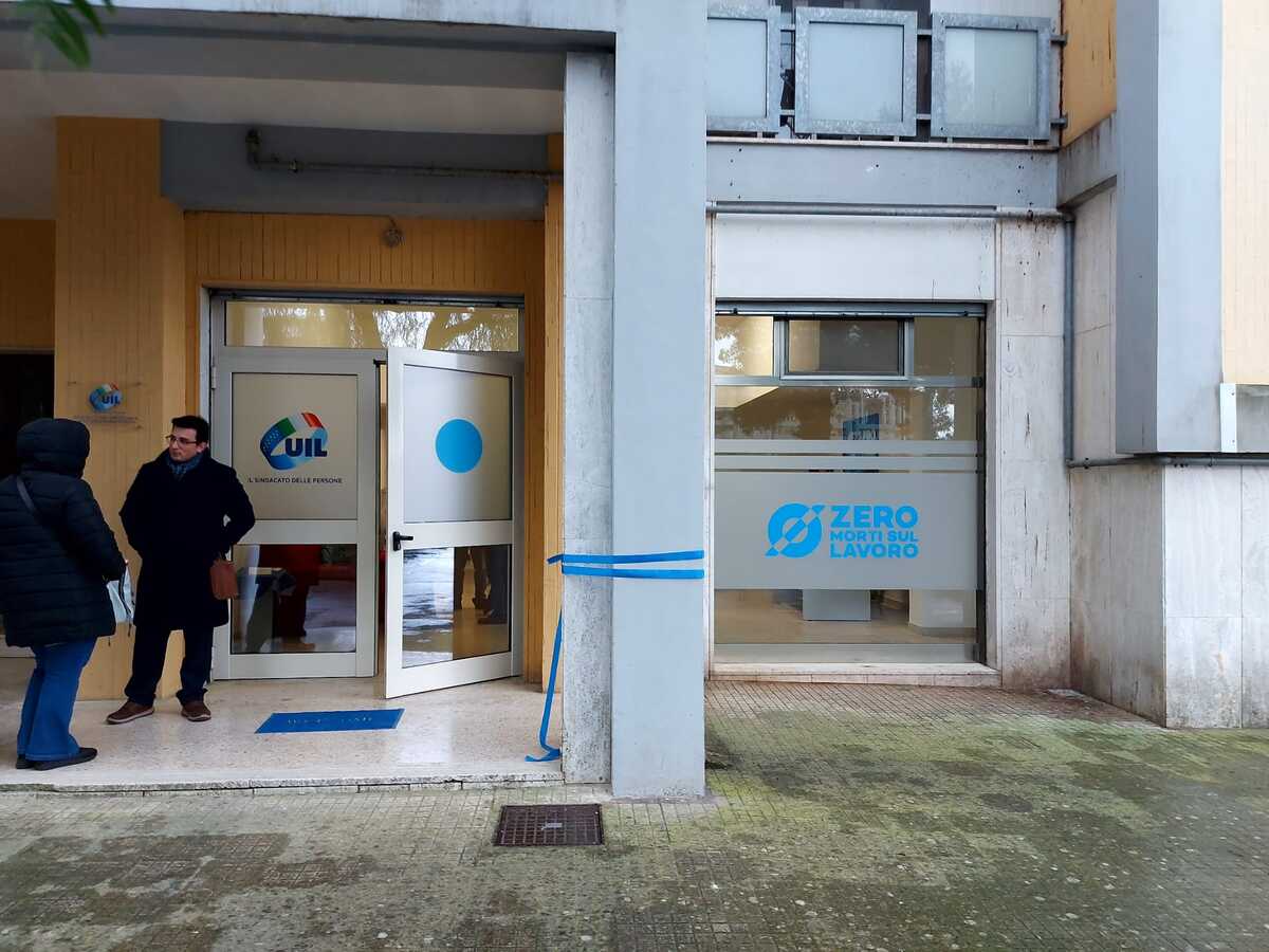 UIL, taglio del nastro per la nuova sede nella zona 167 di Lecce UIL, taglio del nastro per la nuova sede nella zona 167 di Lecce