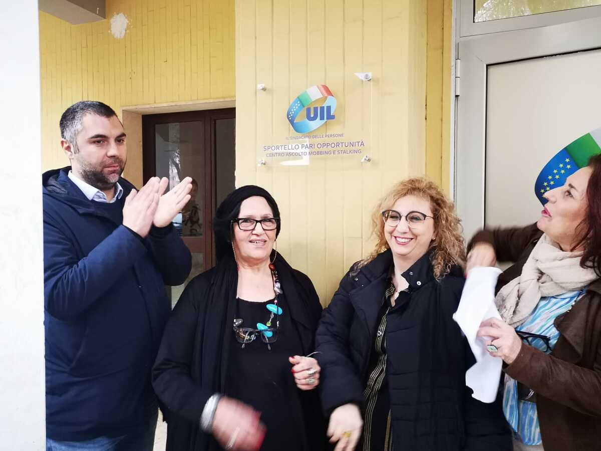 UIL, taglio del nastro per la nuova sede nella zona 167 di Lecce UIL, taglio del nastro per la nuova sede nella zona 167 di Lecce