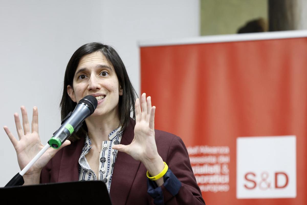 Sondaggi, FdI al 27%. Testa a testa Salvini-Tajani. Il M5S tallona il Pd
