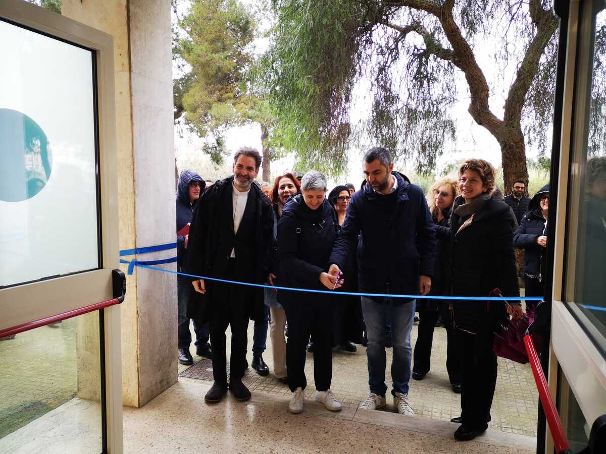 UIL, taglio del nastro per la nuova sede nella zona 167 di Lecce UIL, taglio del nastro per la nuova sede nella zona 167 di Lecce