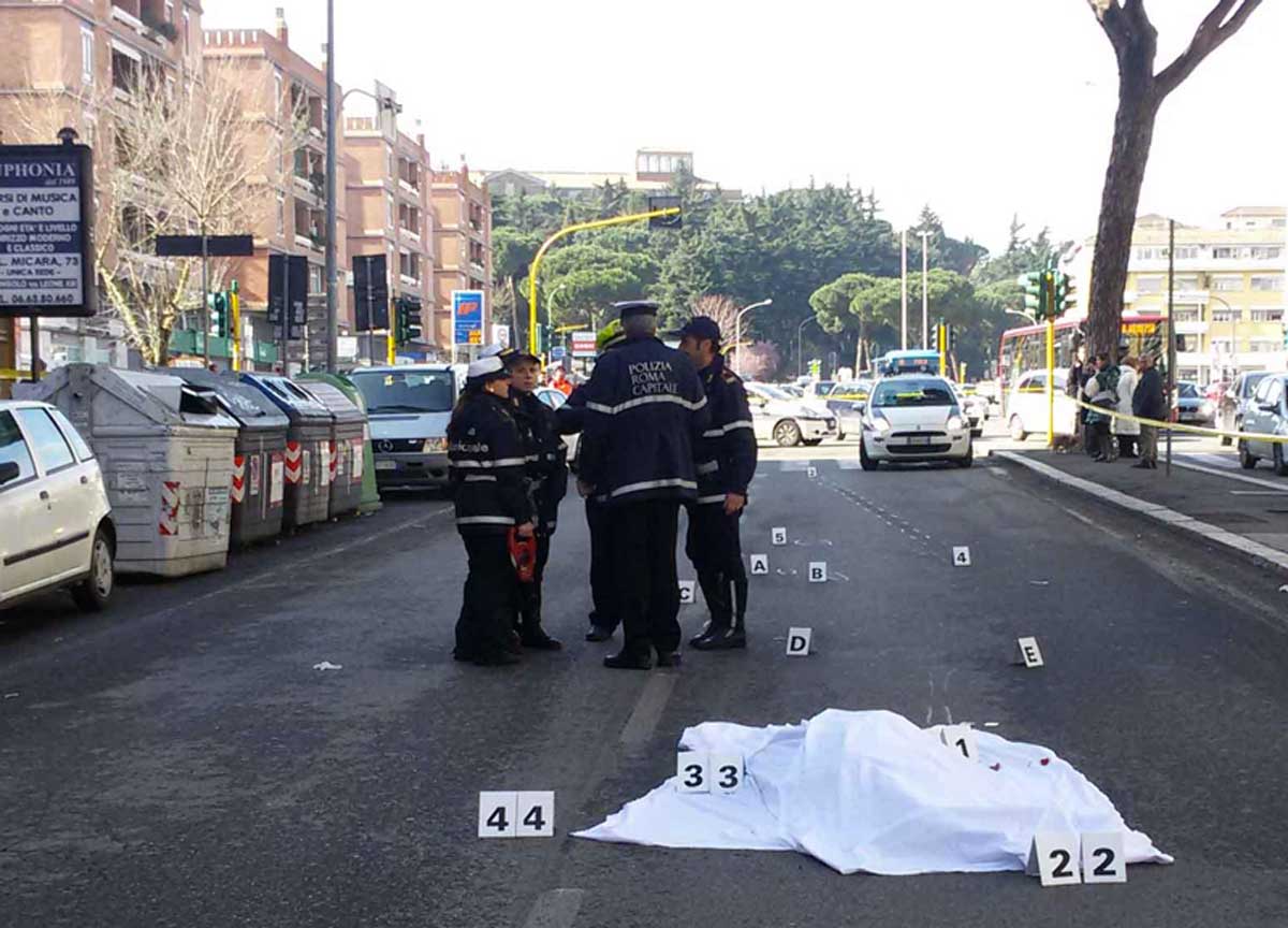 E’ strage di pedoni: due morti in 24 ore: runner travolto a villa Borghese E’ strage di pedoni: due morti in 24 ore: runner travolto a villa Borghese