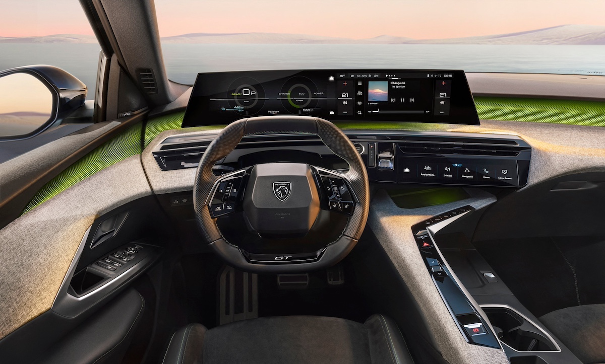 Nuovo PEUGEOT E-5008 rivoluziona il mondo dei SUV elettrici