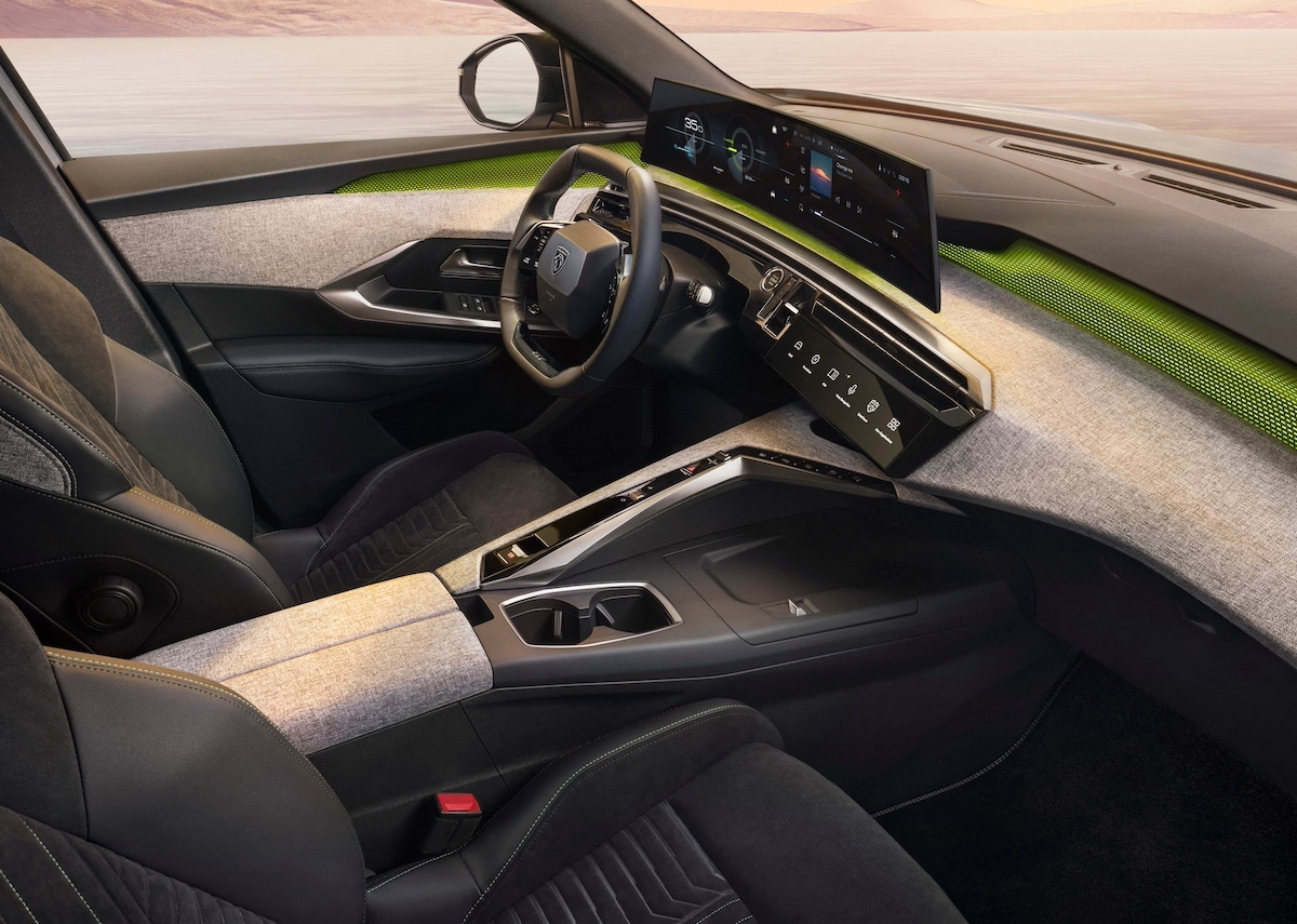 Nuovo PEUGEOT E-5008 rivoluziona il mondo dei SUV elettrici