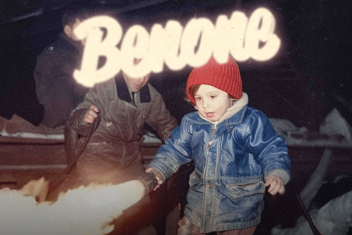 Teseghella torna con l’indie-pop “Benone”. Ironia pungente e mood leggero Teseghella torna con l’indie-pop “Benone”. Ironia pungente e mood leggero