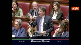 Conte a Meloni: “Problema non è mia pochette, ma elmetto messo all’Italia”