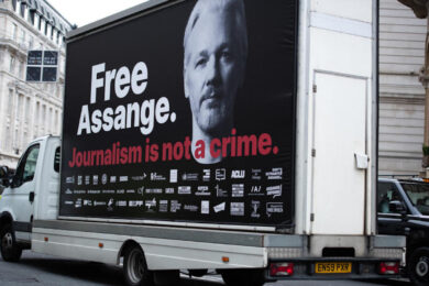 Uk, Julian Assange e l’ipotesi del rilascio. Ma dovrà dichiararsi colpevole