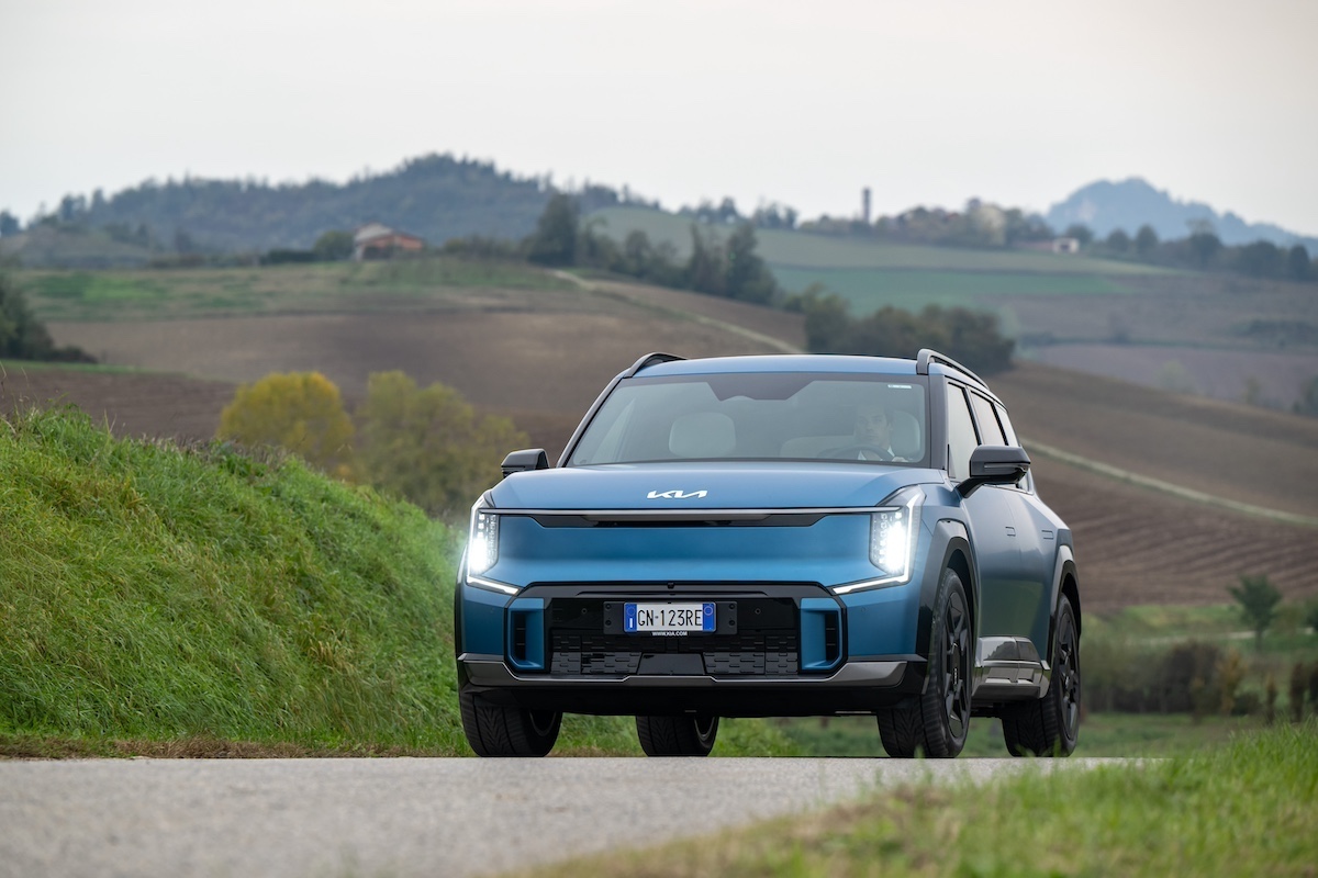 Kia unisce le forze con AVIS per il primo soccorso: la nuova EV9
