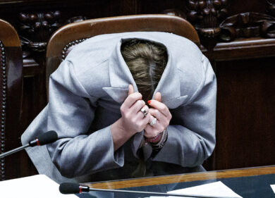 Bonelli bullizza Meloni, ma le femministe tacciono