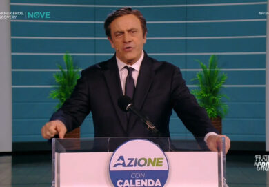 Crozza/Calenda: «Prima di entrare in politica il mio stipendio era di 3 milioni di euro!»