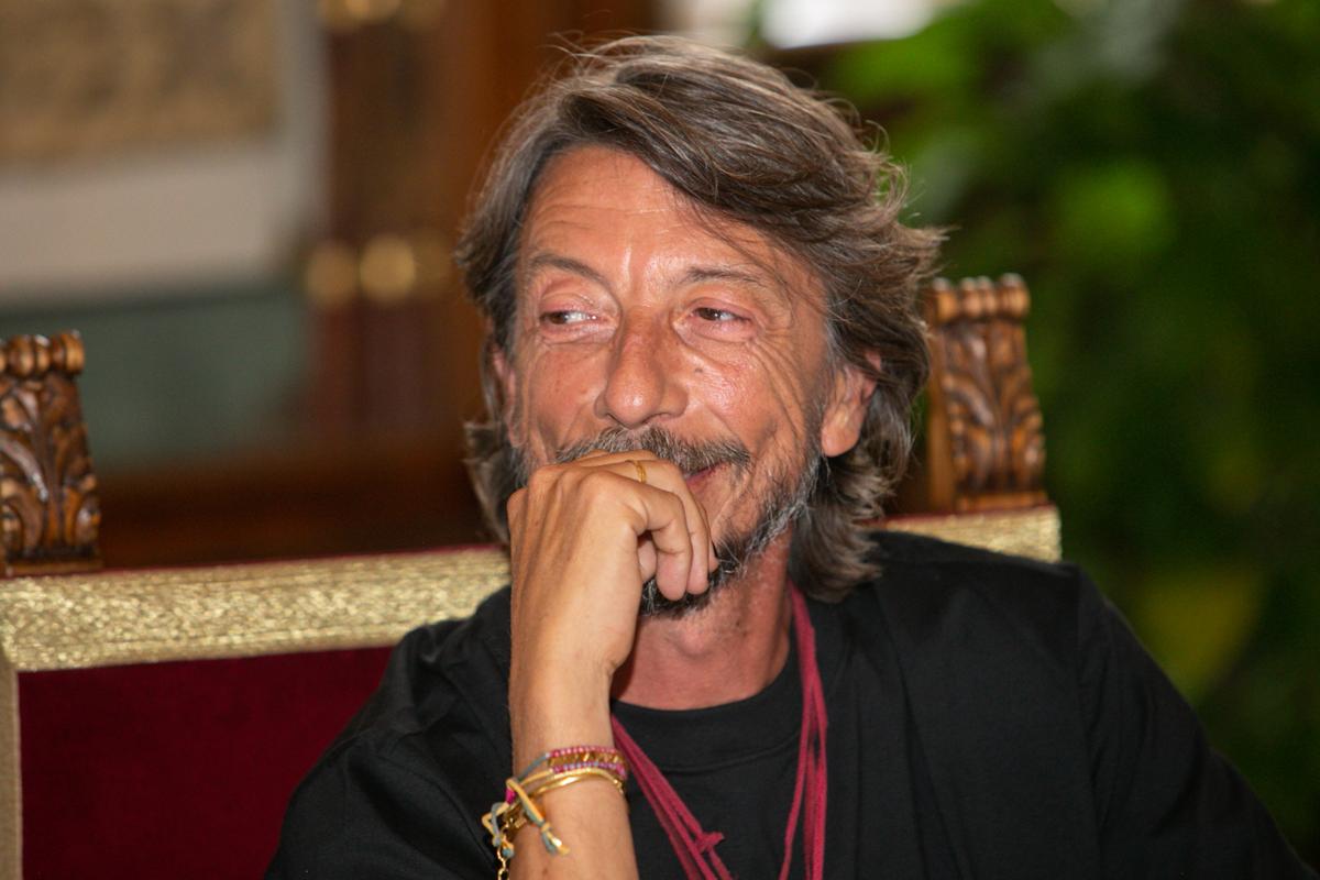 Valentino, lascia Pierpaolo Piccioli. L’addio dopo 25 anni in azienda Valentino, lascia Pierpaolo Piccioli. L’addio dopo 25 anni in azienda