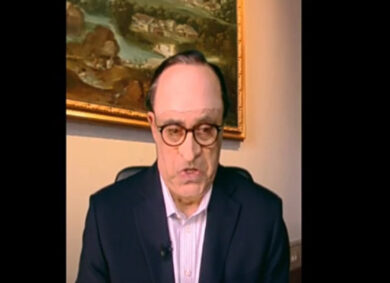Crozza/Sala: «Mi hanno scritto che nel Nord Europa le strade sono perfette… ho mandato uno dei miei a controllare ed è rimasto lì, si é rifatto una vita, felice di camminare per strada senza buche»