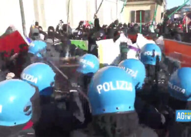 Evitare l’uso della forza dei poliziotti e la violenza dei manifestanti? C’è un solo modo..