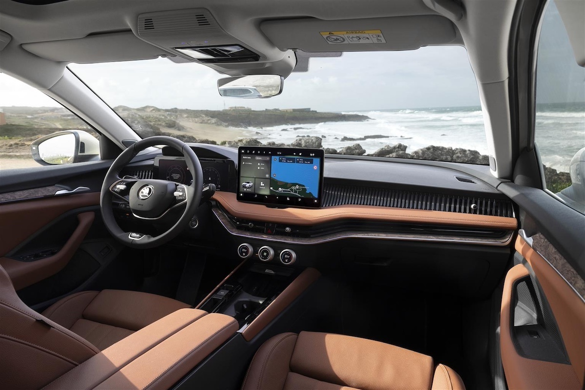 Nuova Škoda Superb Wagon: rivoluzione elegante e tecnologica