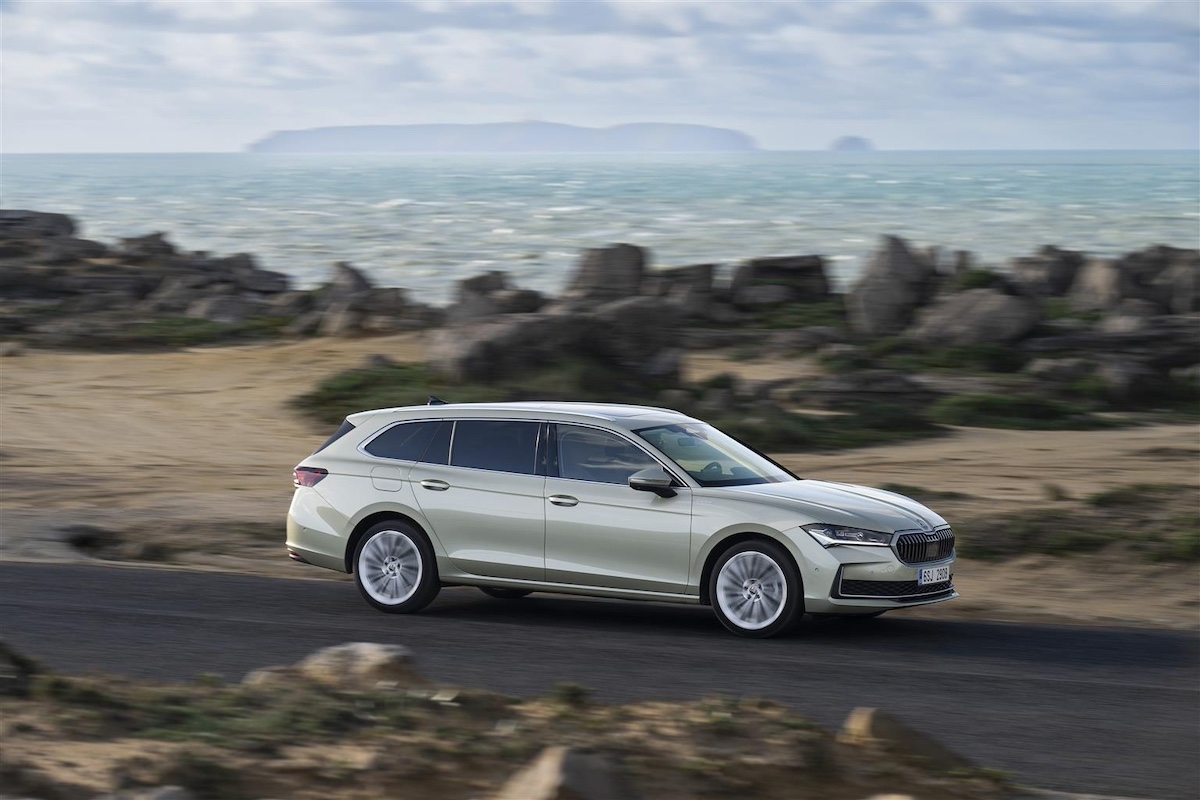 Nuova Škoda Superb Wagon: rivoluzione elegante e tecnologica