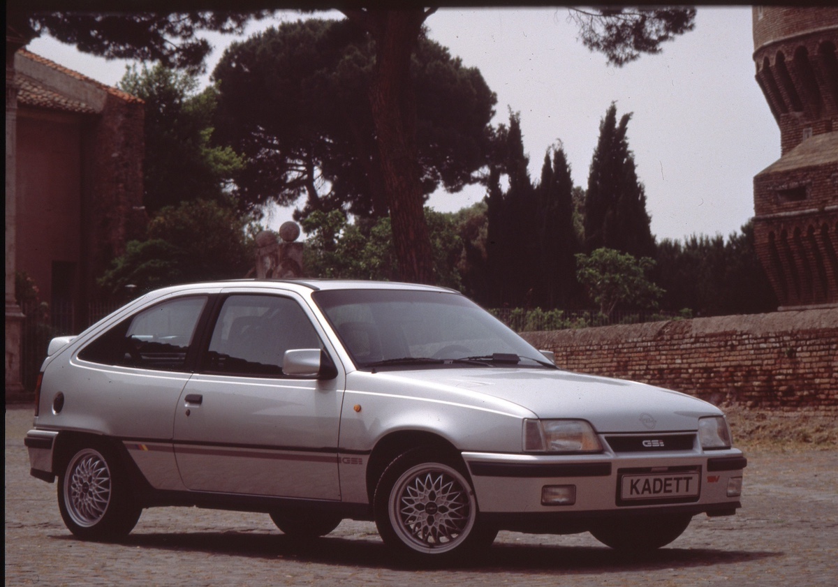 Opel Kadett-E: 40 anni di innovazioni e successi