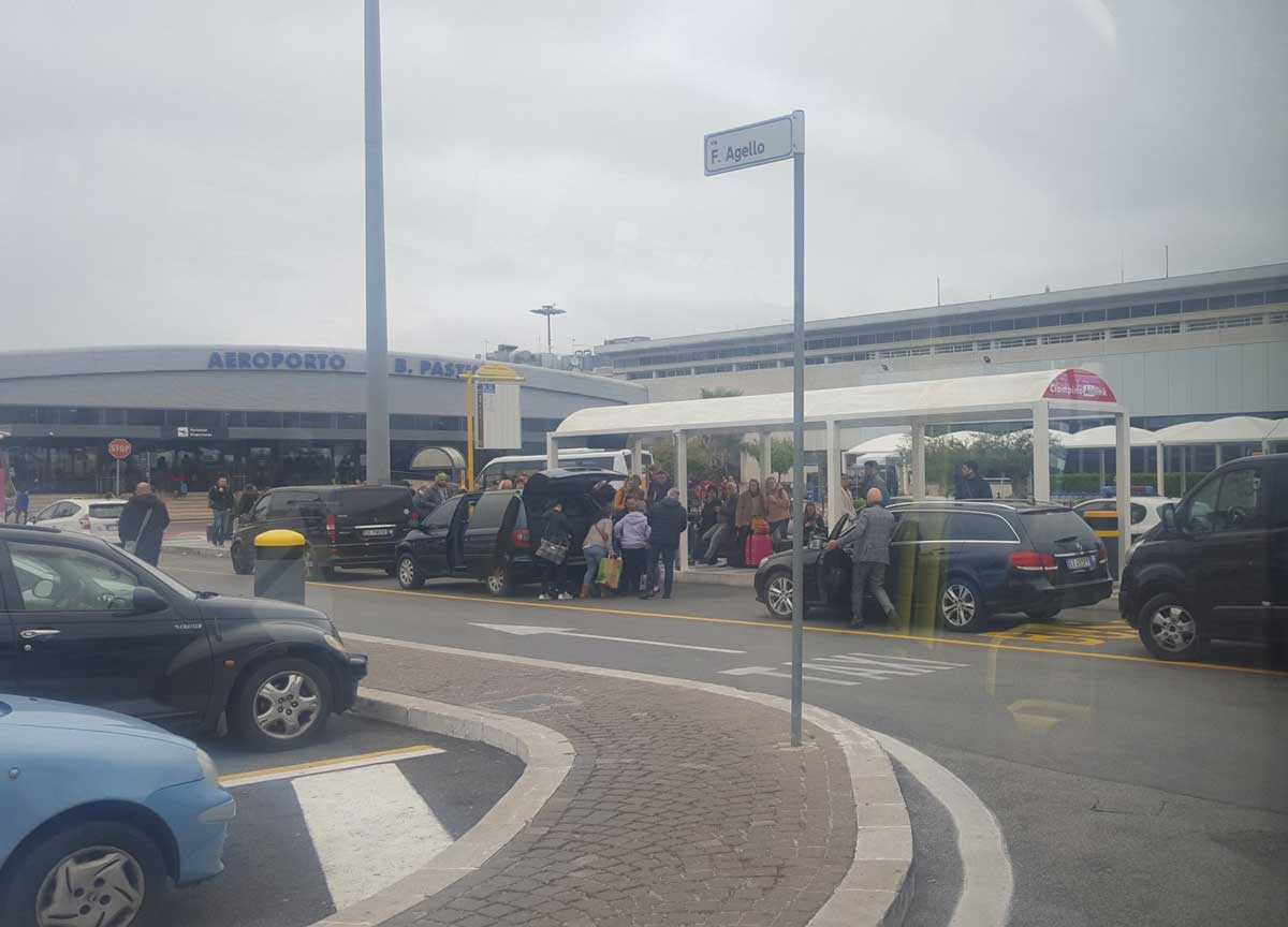 “Salvini compromesso coi tassisti”, sulle strade l’ira degli Ncc: megacorteo “Salvini compromesso coi tassisti”, sulle strade l’ira degli Ncc: megacorteo