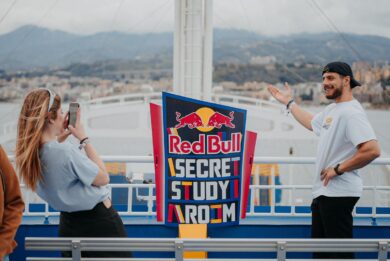 Red Bull Secret Study Room naviga nello Stretto di Messina con due guest star