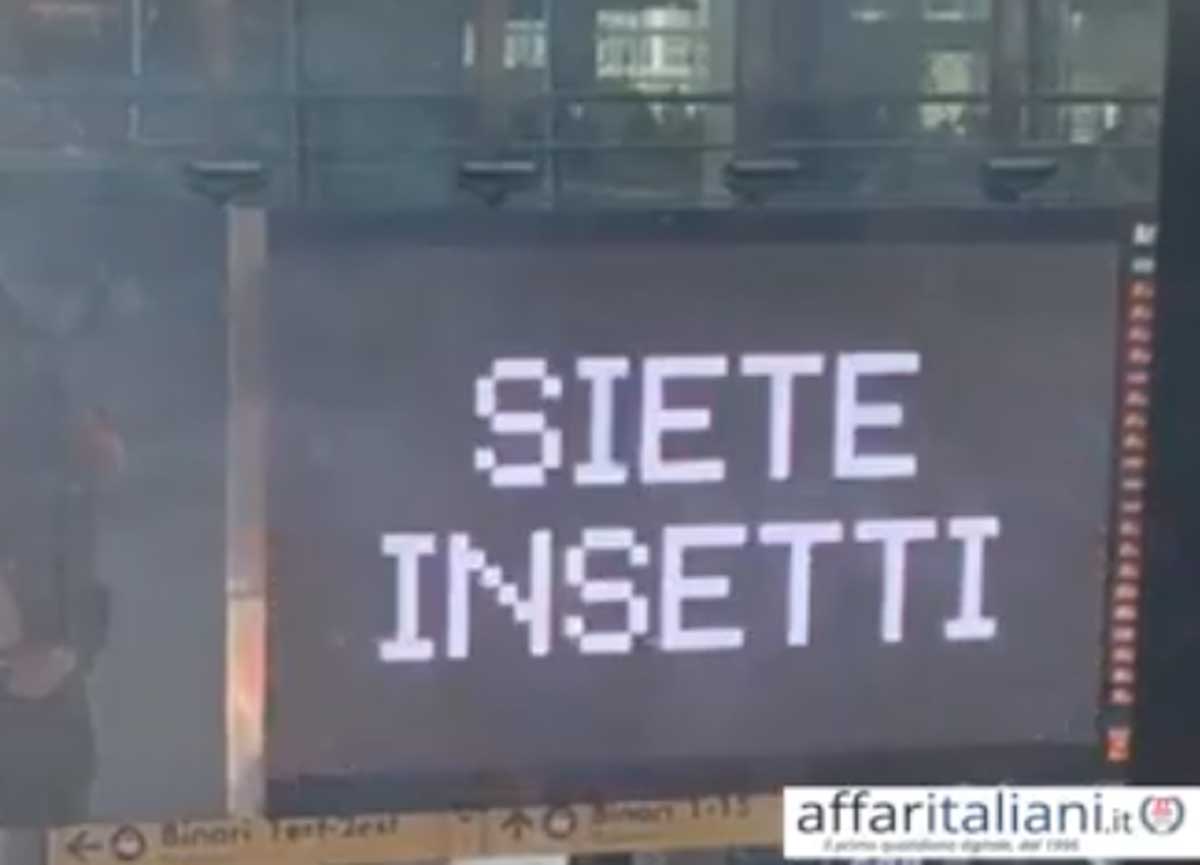 “Siete insetti”: hackerati i pannelli con gli orari delle corse in metro VIDEO “Siete insetti”: hackerati i pannelli con gli orari delle corse in metro VIDEO