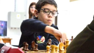 Clamoroso: un bambino di 10 anni batte il campione del mondo di scacchi