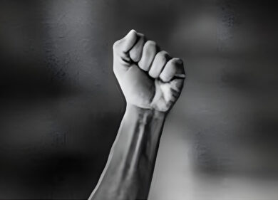 Acerbi assolto, la moglie: “Sciacquatevi la bocca”. Juan Jesus, foto pugno chiuso del black power