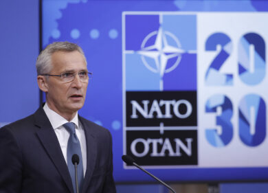 Guerra, la Nato porta ai confini russi 100mila soldati. Massima tensione