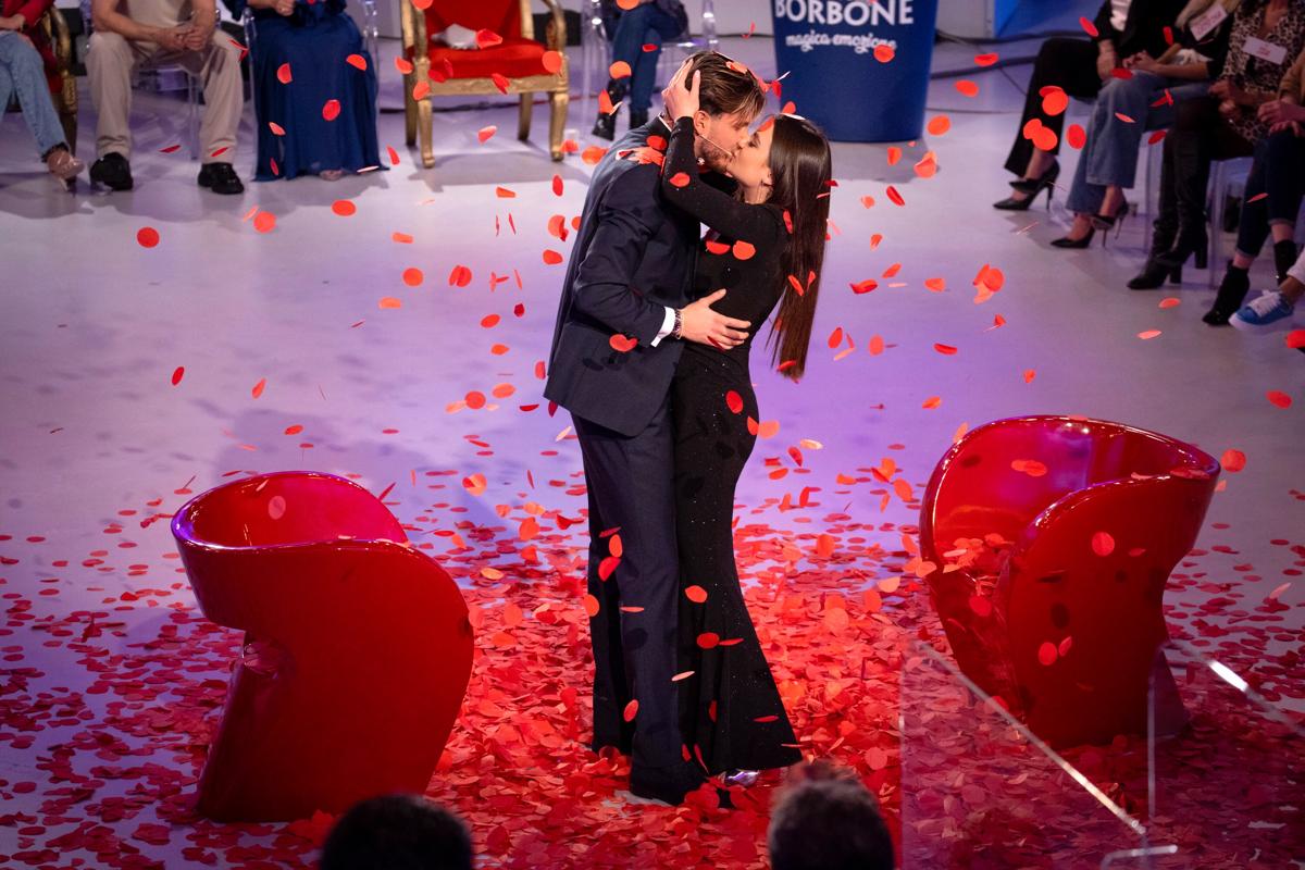 Uomini e donne, chi è Raffaella Scuotto, la “scelta di cuore” fatta da Brando