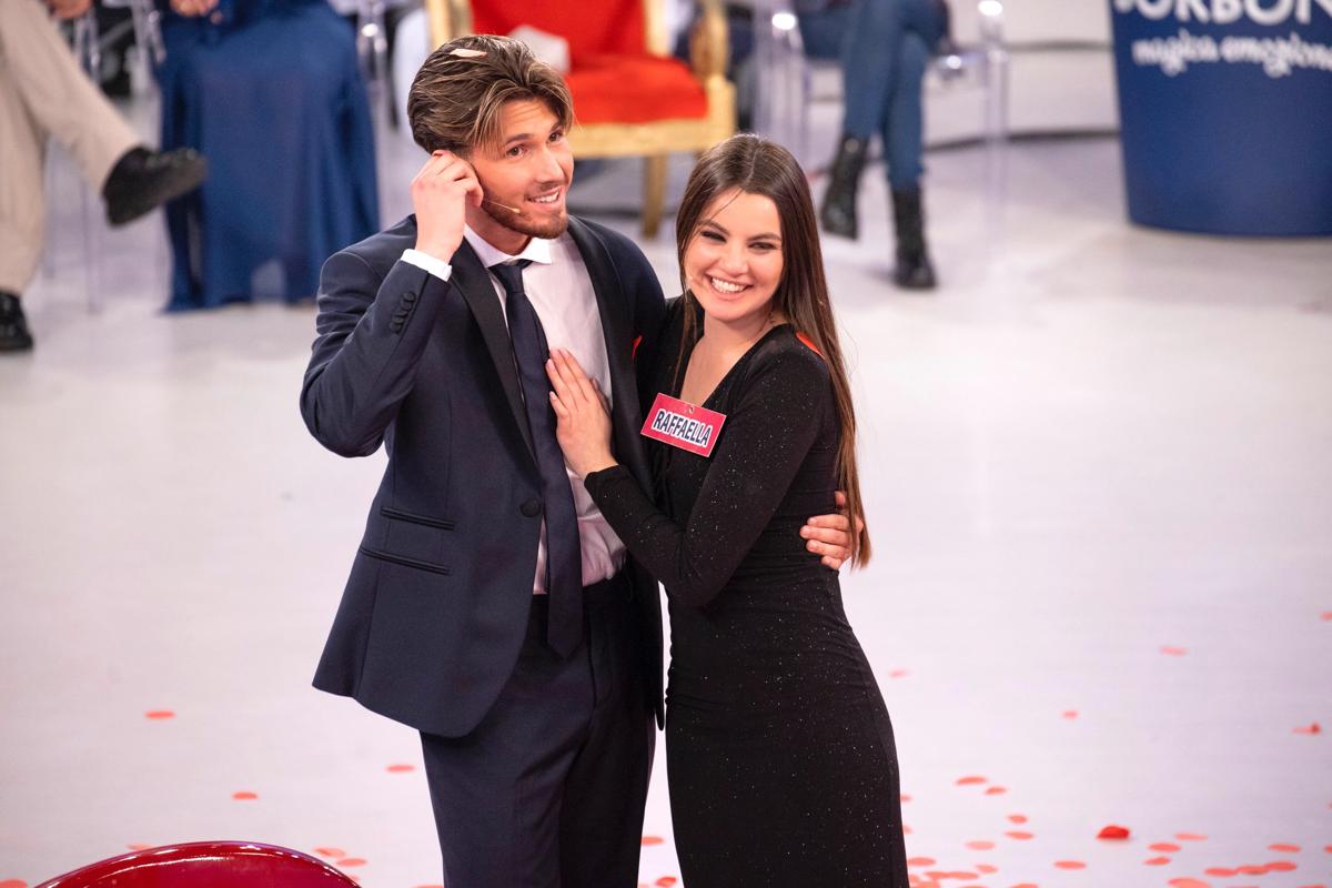 Uomini e donne, chi è Raffaella Scuotto, la “scelta di cuore” fatta da Brando