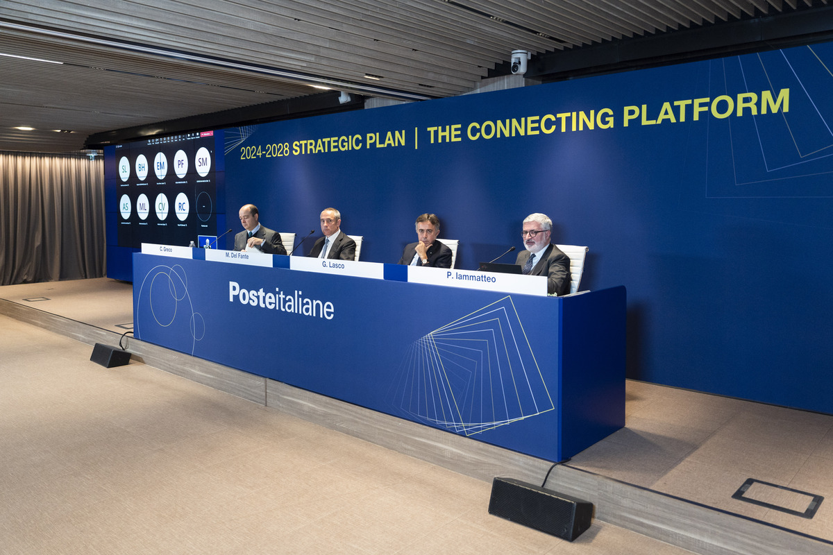 Poste Italiane lancia il Piano Strategico 2024-28 “The connecting platform” Poste Italiane lancia il Piano Strategico 2024-28 “The connecting platform”