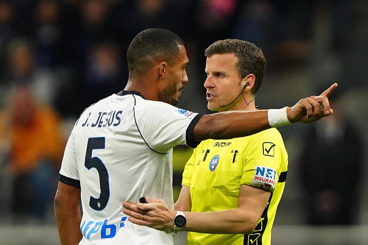 Juan Jesus valuta la denuncia penale a Francesco Acerbi. Capitano in Napoli-Atalanta? Juan Jesus valuta la denuncia penale a Francesco Acerbi. Capitano in Napoli-Atalanta?