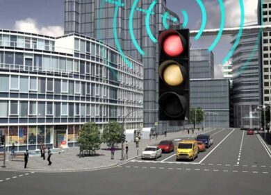 Codice della strada, sospensione breve della patente per chi passa col rosso