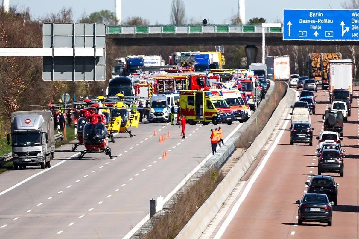 Tragedia: pullman Flixbus si ribalta, cinque morti. Gravi i feriti Tragedia: pullman Flixbus si ribalta, cinque morti. Gravi i feriti
