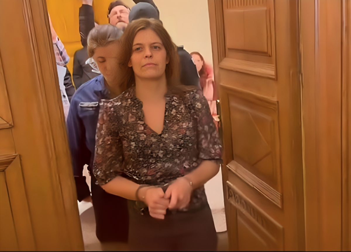 Salis resta in cella: negati i domiciliari. In aula con manette e catene