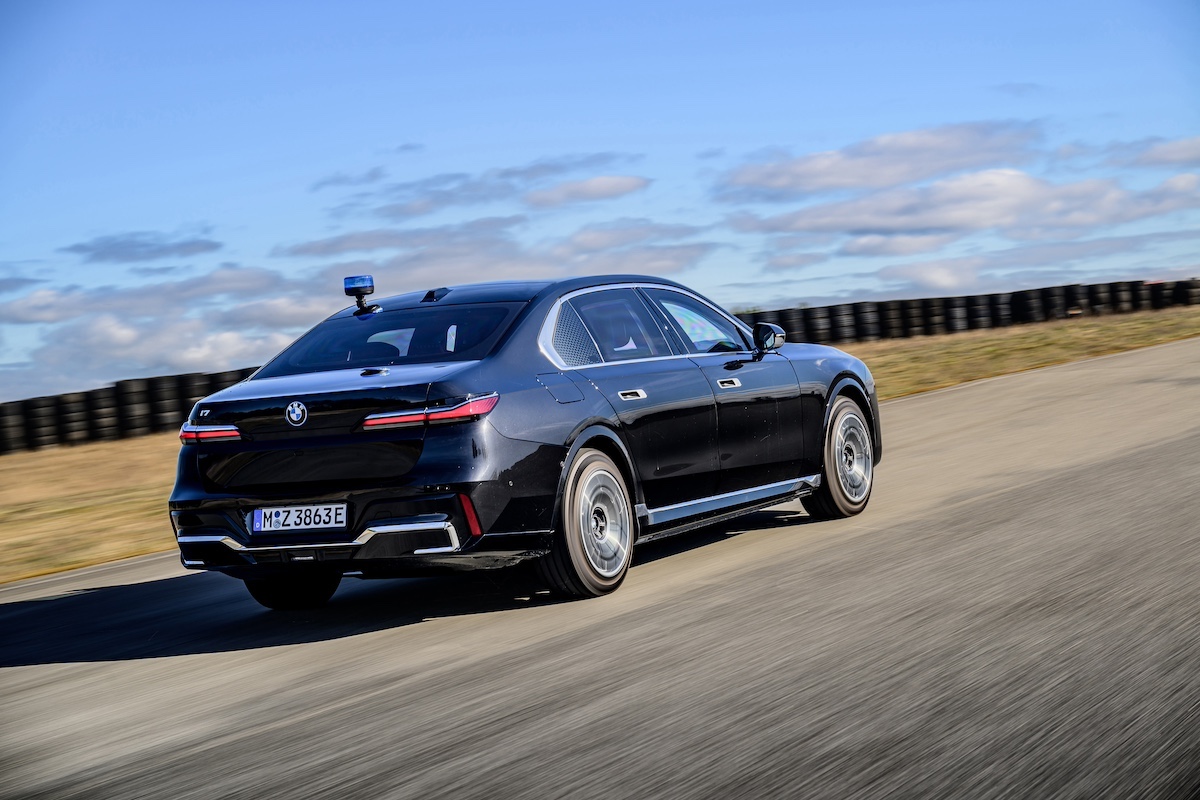 BMW lancia i corsi di guida avanzata per conducenti di veicoli blindati BMW lancia i corsi di guida avanzata per conducenti di veicoli blindati