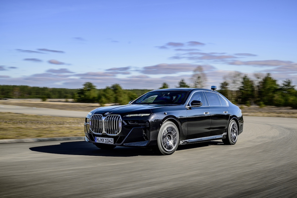 BMW lancia i corsi di guida avanzata per conducenti di veicoli blindati BMW lancia i corsi di guida avanzata per conducenti di veicoli blindati