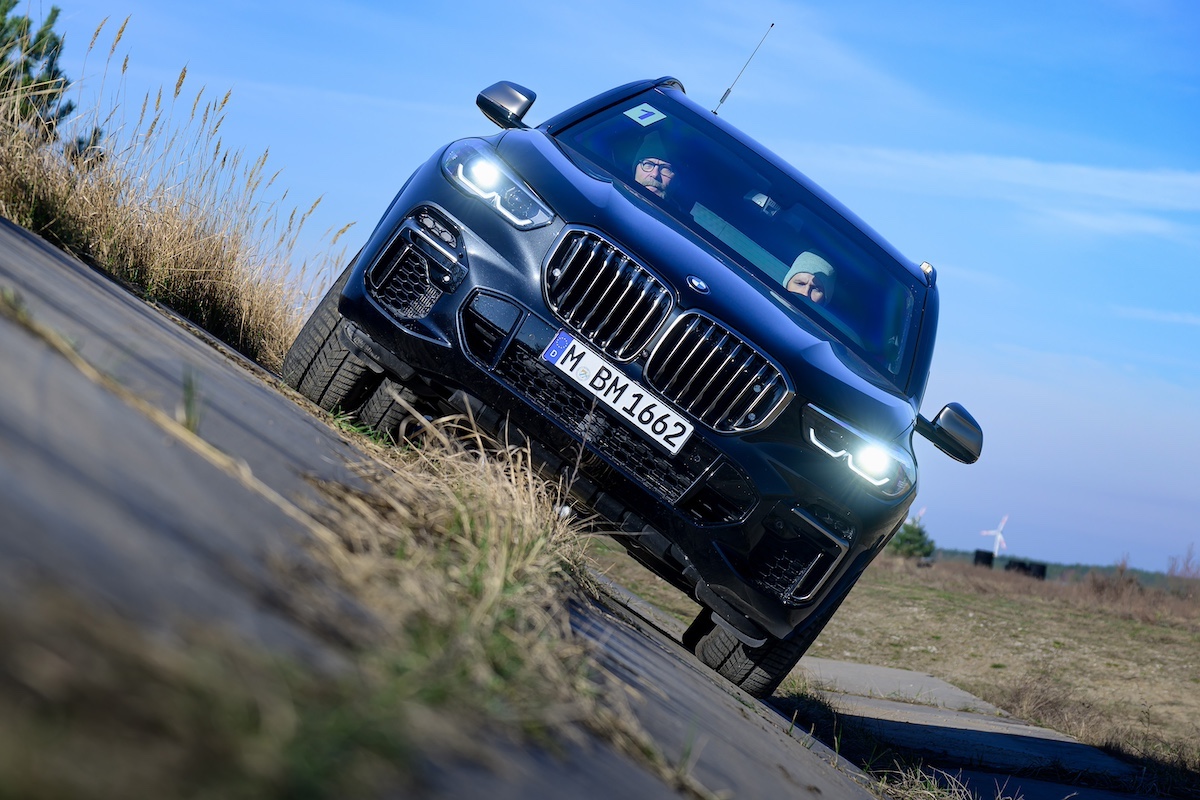 BMW lancia i corsi di guida avanzata per conducenti di veicoli blindati BMW lancia i corsi di guida avanzata per conducenti di veicoli blindati