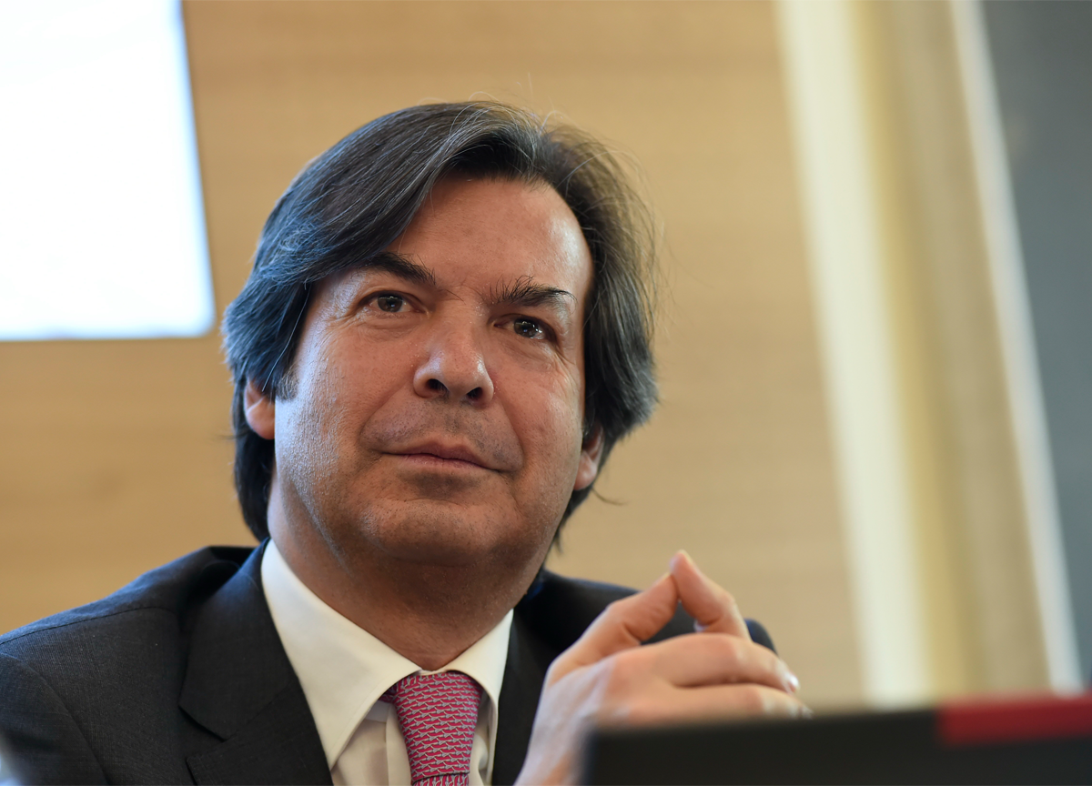 Intesa Sanpaolo si innova: attiva dal 2 aprile la nuova organizzazione Intesa Sanpaolo si innova: attiva dal 2 aprile la nuova organizzazione