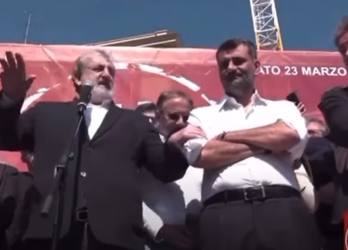 Decaro ed Emiliano in Antimafia. Centrosinistra come l’asilo Mariuccia Decaro ed Emiliano in Antimafia. Centrosinistra come l’asilo Mariuccia