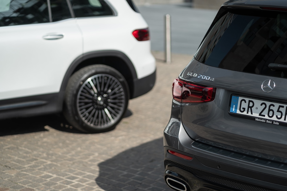 Mercedes aggiorna la gamma EQB e GLB, versatilità al top nei SUV Mercedes aggiorna la gamma EQB e GLB, versatilità al top nei SUV