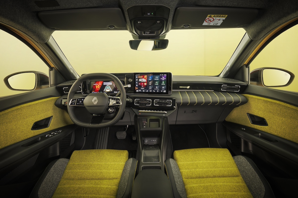 Renault 5 E-Tech Electric in tour a Parigi per svelarsi al grande pubblico