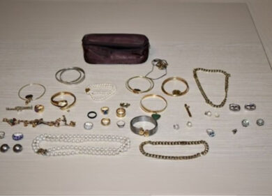 Padova, sottrae 50mila euro di preziosi a 84enne: 16enne fermato per truffa