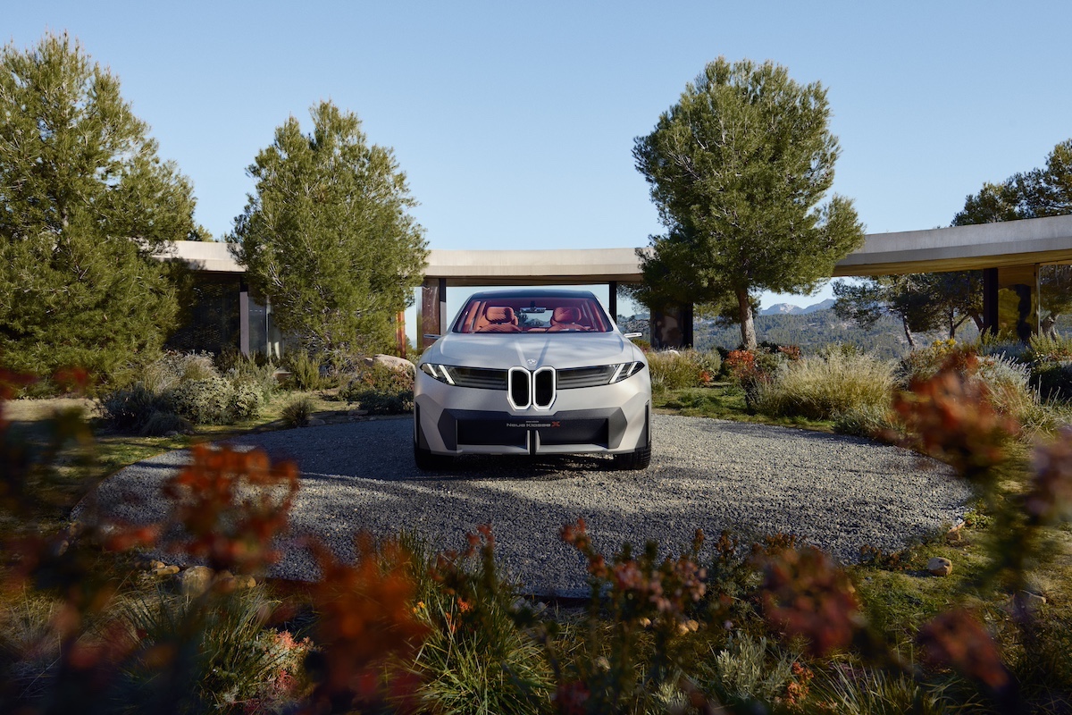 BMW lancia la ricarica bidirezionale per la Neue Klasse 2025