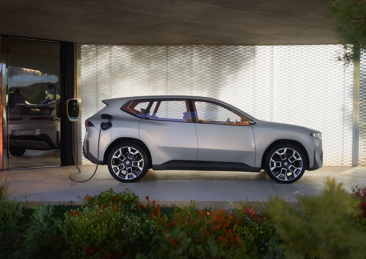 BMW lancia la ricarica bidirezionale per la Neue Klasse 2025