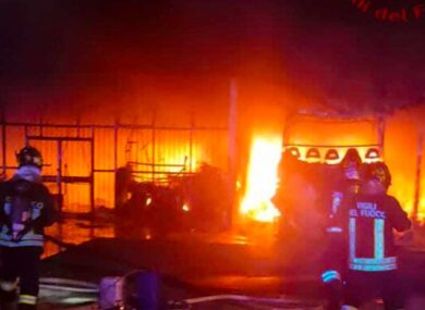 Licenziato a gennaio si vendica: brucia la rimessa. Tradito dalle telecamere