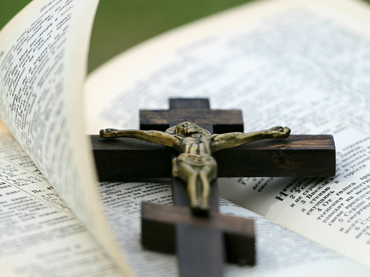 Pasqua, le ultime parole di Gesù sulla croce: tra mistero e fede Pasqua, le ultime parole di Gesù sulla croce: tra mistero e fede